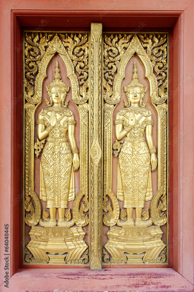Obraz premium Thai sculpture style on temple door