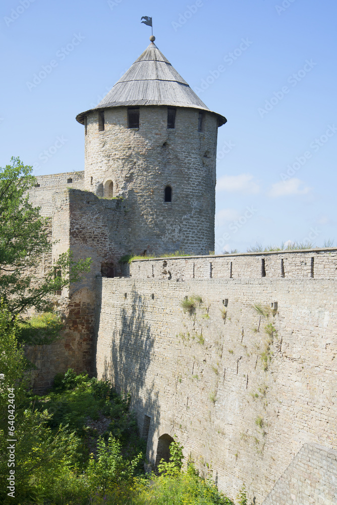Вид на Воротную башню . Ивангородская крепость