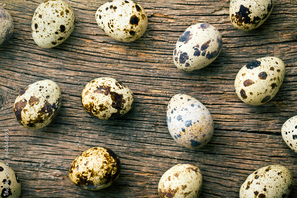 Obraz premium top view of quail eggs