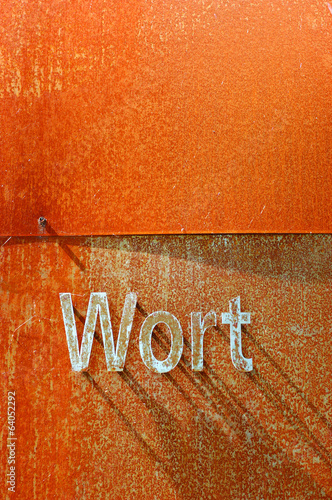"Wort" auf rostiger Eisenplatte, expo 2002, Murten, Freiburg, Schweiz