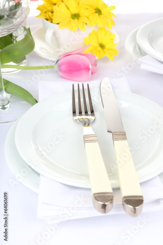 Table setting with spring flowers close up