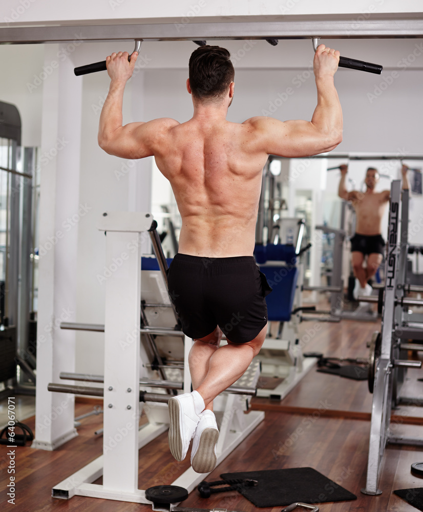 Fototapeta premium Man doing pull-ups