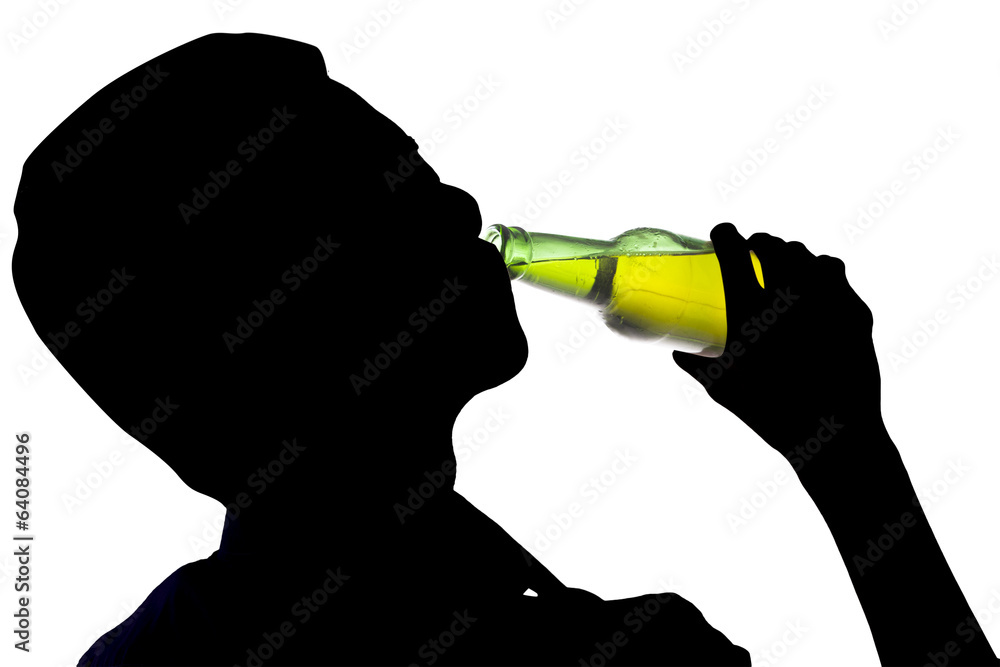 Drunk man drinking beer StockFoto Adobe Stock