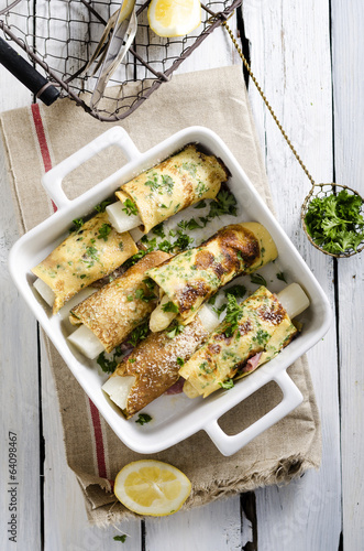 Omeletteröllchen mit Spargel und Bacon