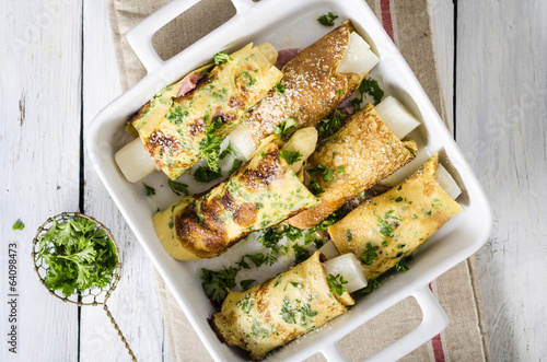 Omeletteröllchen mit Spargel und Bacon