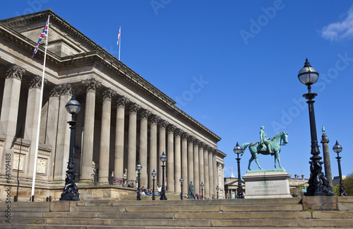 St. George's Hall, Prince Albert and Wellington's Column in Live photo