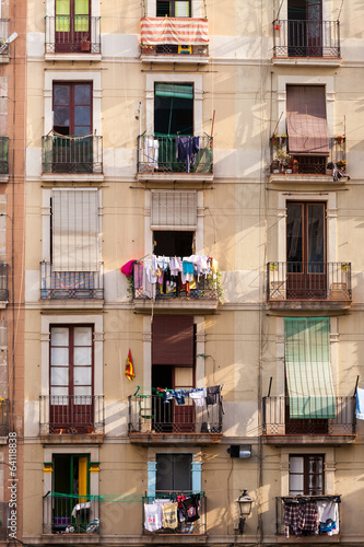 Fotografie Facciata di un Condominio, Barcellona, Spagna