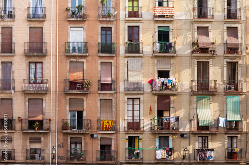 Facciata di un Condominio, Barcellona, Spagna photo