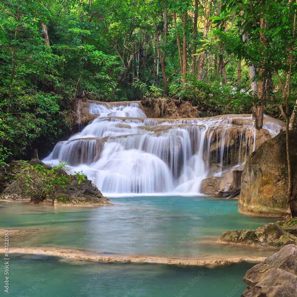 Fototapeta premium Erawan Waterfall, Kanchanaburi, Thailand
