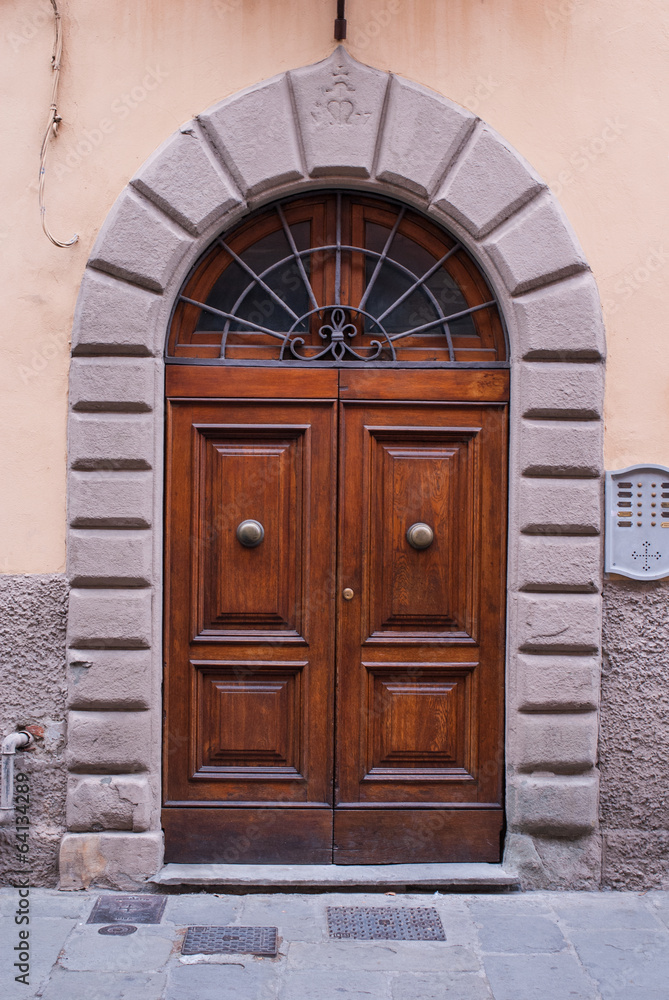 Porta in legno, ingresso vecchia casa signorile