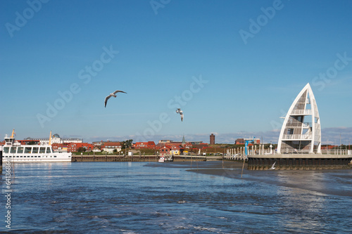 Seezeichen Juist mit Hafeneinfahrt