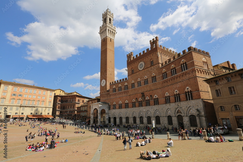 Fototapeta premium Architecture of Italy. Siena - one of the largest tourist center