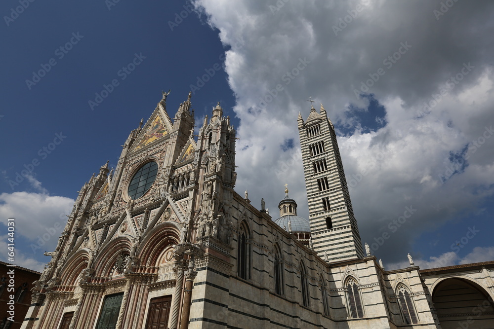 Architecture of Italy. Siena - largest tourist center