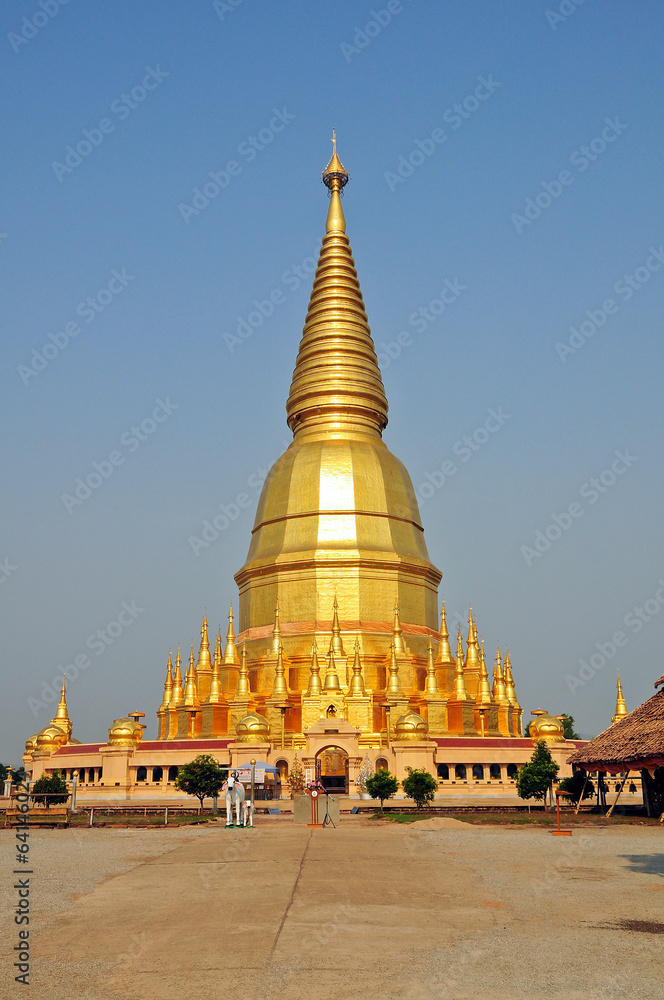 Naklejka premium sriwiengchai pagoda wat prabathhuaytum in Lamphun Thailand