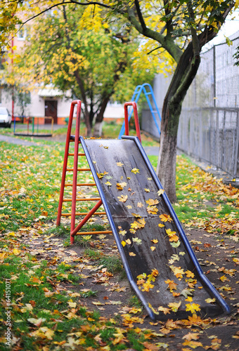 Obraz na płótnie children's hill in autumn park w salonie