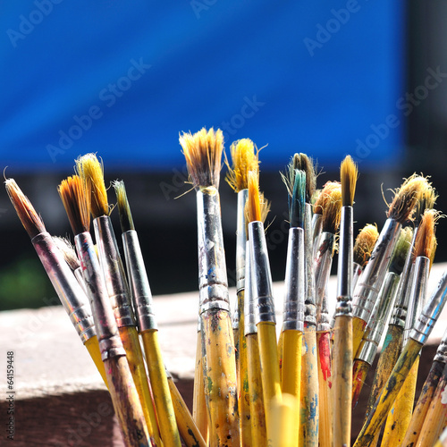 Many used paint-brush