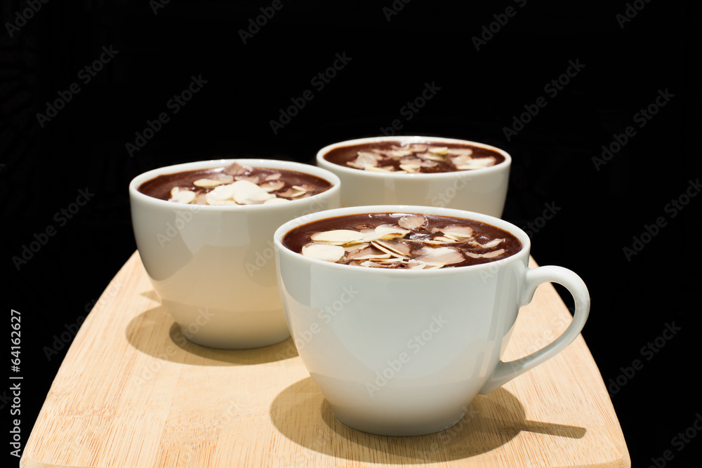 Chocolate mousse with almond Chocolate mousse with almond