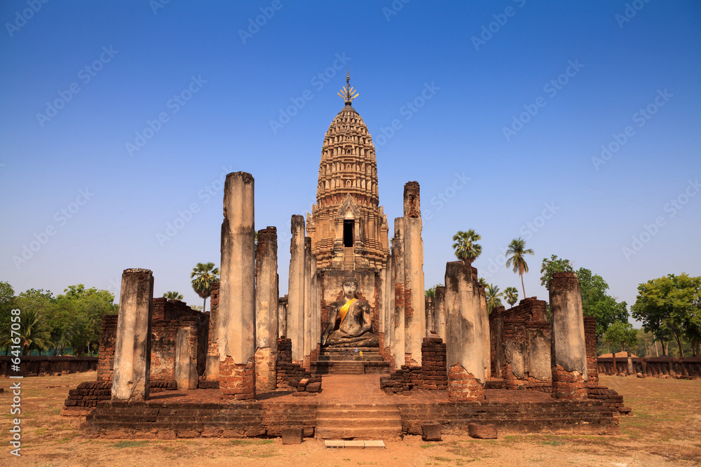 Obraz premium Sukhothai ruin old pagoda against blue sky
