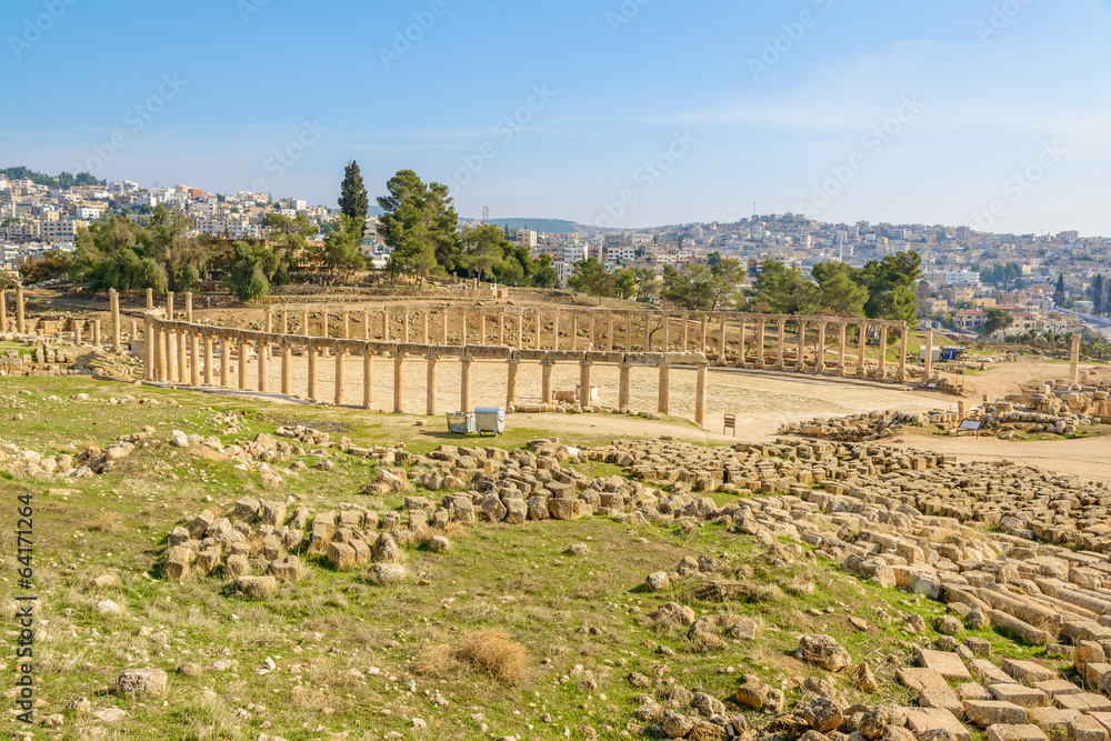 Fototapeta premium Ruins of Oval Forum in Jerash, Jordan.