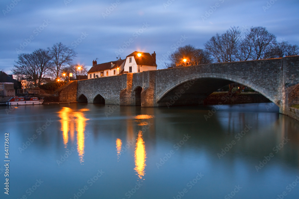 Evening scene on the river Thames near Oxford, UK.