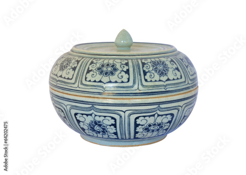 Fotografi Old ceramic dinner bowl isolated