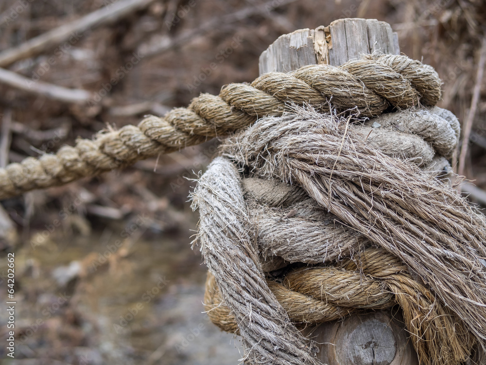 Rope tied to the dock Rope tied to the dock