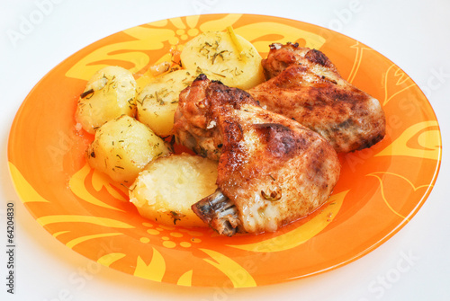 baked spicy chicken wings with potatoes