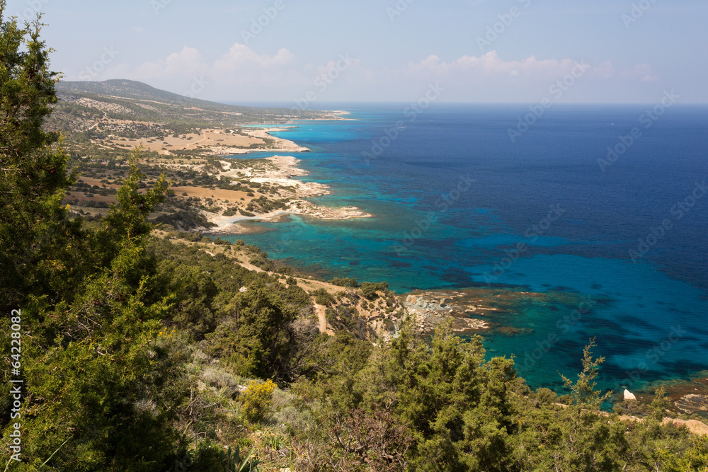 Mer méditerranée turquoise et côte de Chypre Mer méditerranée turquoise et côte de Chypre