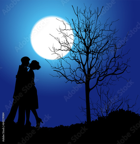 coppia di innamorati sotto la luna