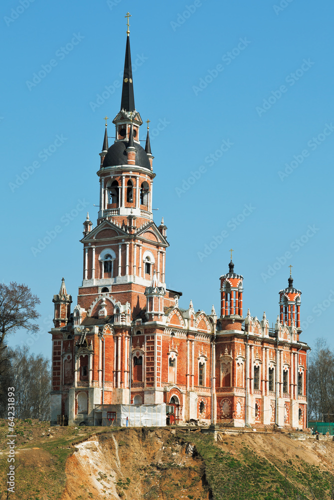 Obraz premium Nikolsky Cathedral on hill of Mozhaysk Kremlin