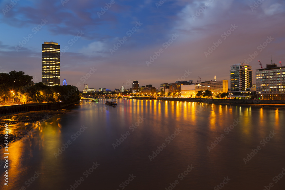 Obraz premium Thames River In London At Night