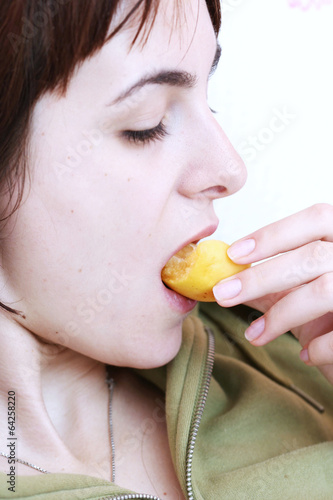 Wallpaper Mural Women with apricot Torontodigital.ca