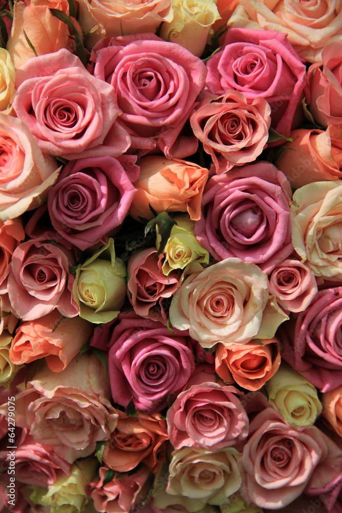 Roses in different shades of pink, wedding arrangement Roses in different shades of pink, wedding arrangement