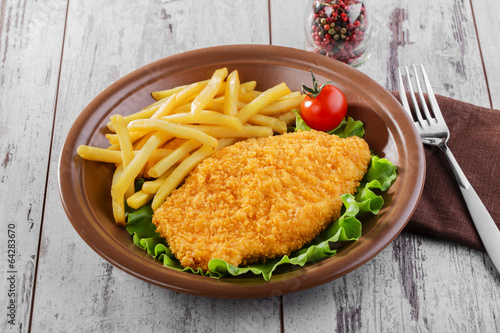 Canvastavla breaded chicken schnitzel fries