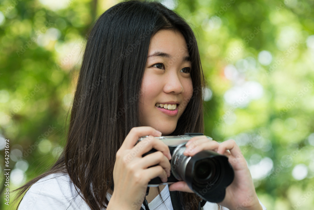 Girl holding rangerfinder camera