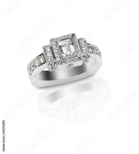 Beautiful diamond wedding engagment band ring solitaire with mul