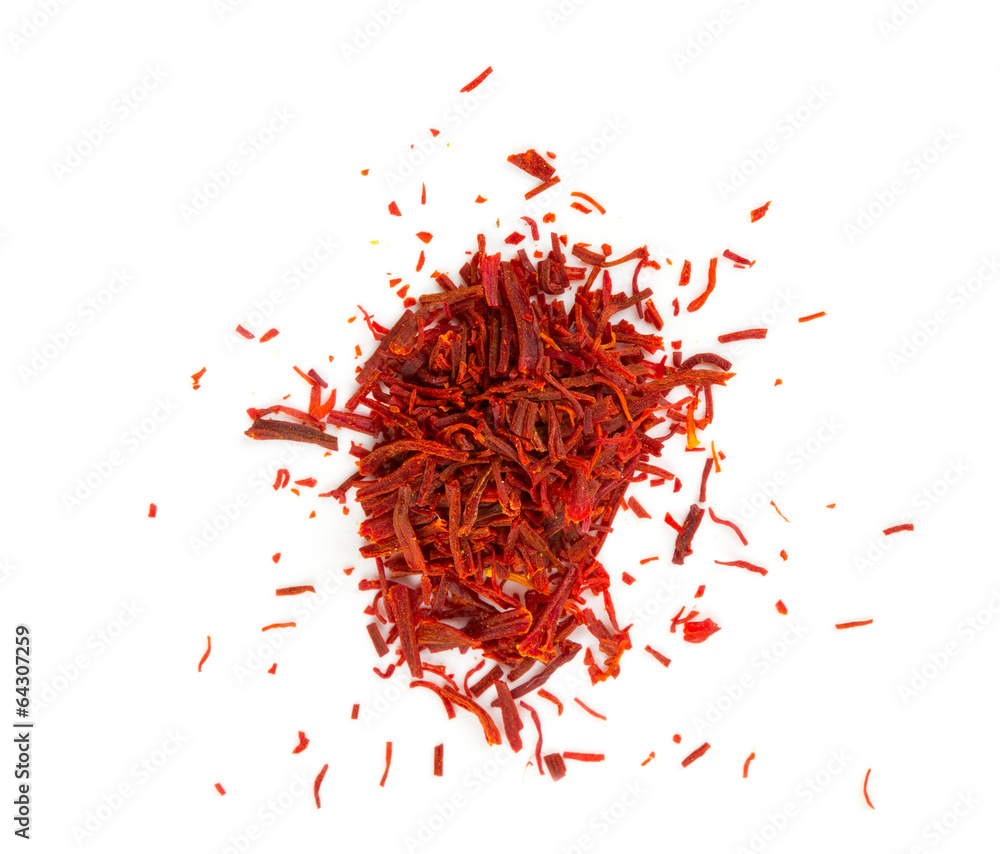 Naklejka premium pile of saffron isolated on white background