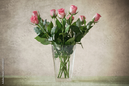 Fototapeta Naklejka Na Ścianę i Meble -  Pink roses in vase
