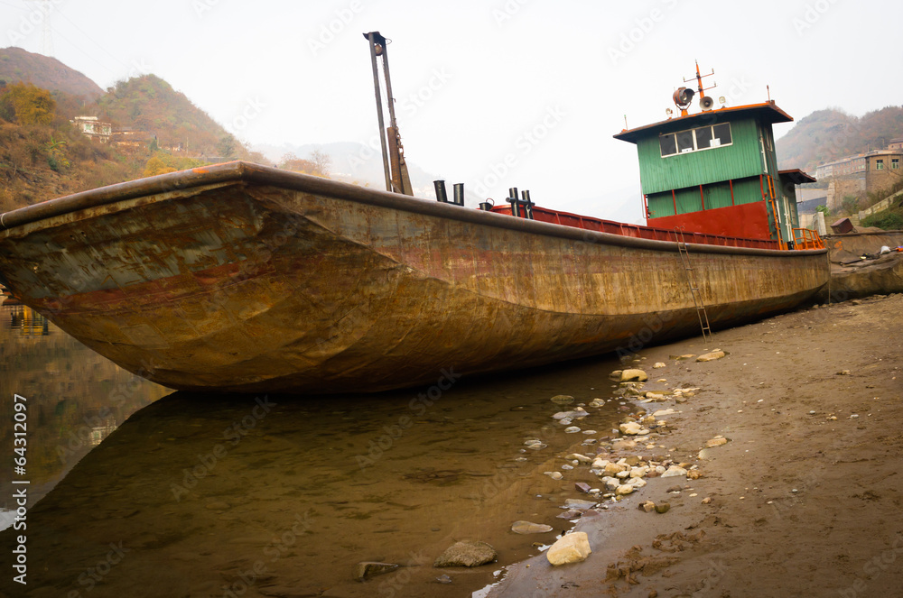 The Ship Stranding on Riverside The Ship Stranding on Riverside