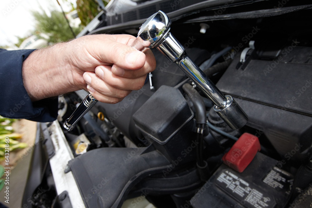 Obraz premium Hands of auto mechanic with wrench.