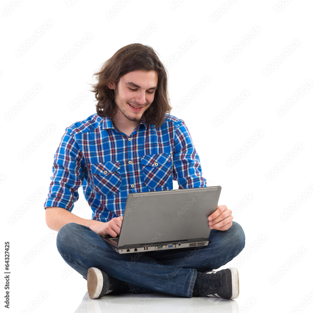 Naklejka premium Chatting online