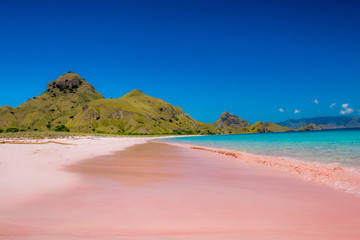 Ingelijste posters Indonesië Roze strand in Indonesië  © pcalapre