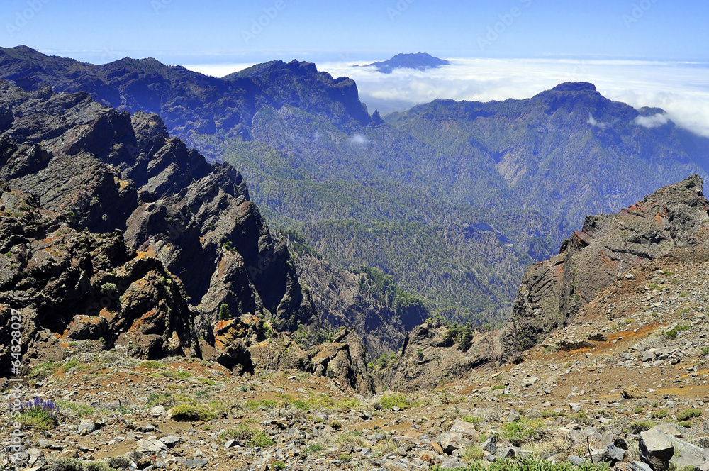 Vista de la isla de la Palma desde un mirador . Canarias .