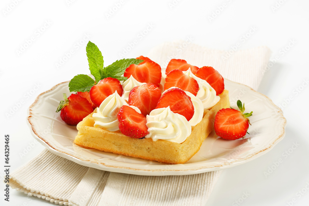 Crisp waffle with strawberries and cream Crisp waffle with strawberries and cream