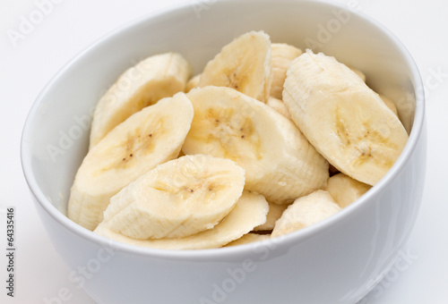 sliced bananas in a bowl