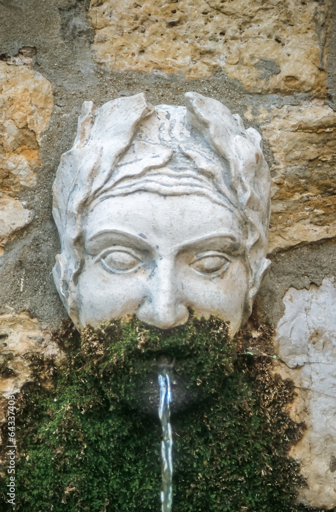 Alter Brunnen in Mougins StockFoto Adobe Stock
