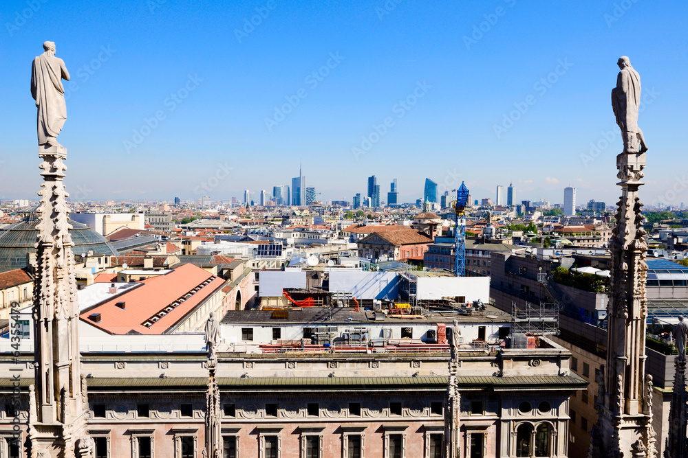 Fototapeta premium Duomo cathedral of Milan - skyline from roof terrace