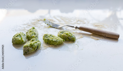 Gnocchi mit Bärlauch wird Zubereitet photo