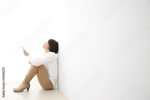 悩む女性
