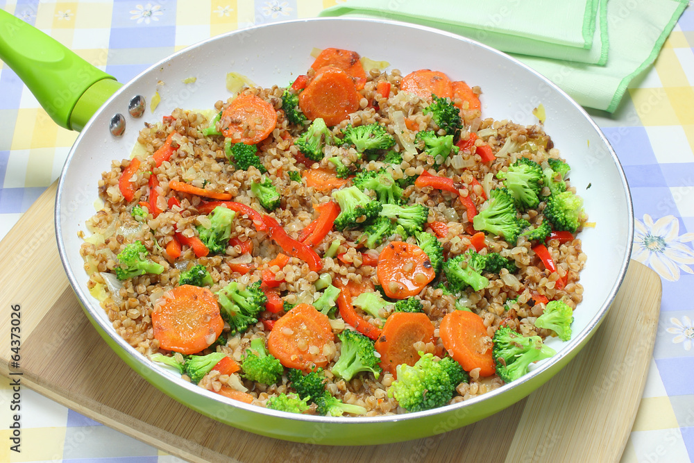 Buckwheat with carrots, onions, broccoli and paprika Buckwheat with carrots, onions, broccoli and paprika